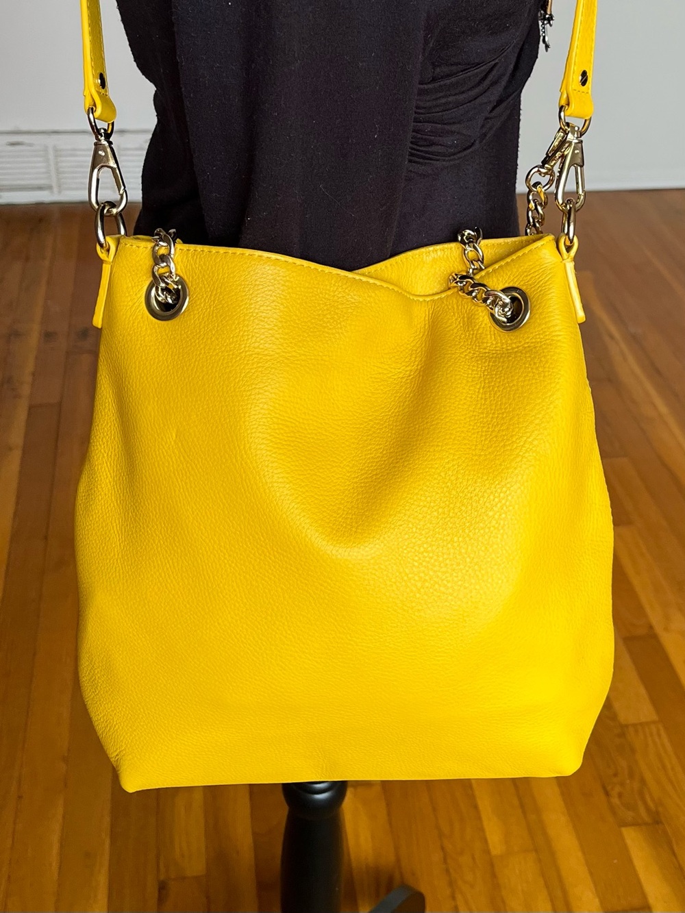 Michael Kors golden sun Pebbled Leather MK Charm purse - Picture 3 of 17